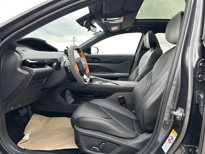Changan UNI-V 2022 1.5 T Premium — фото 8