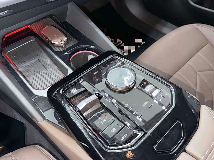 BMW 5-Series 2024 530 Li Leading M — фото 7