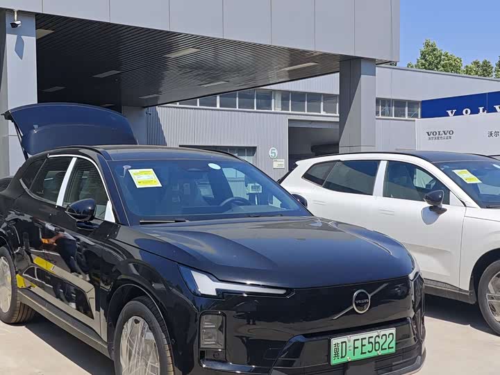 Volvo XC70 Hybrid 2026 4 WD Core — фото 2