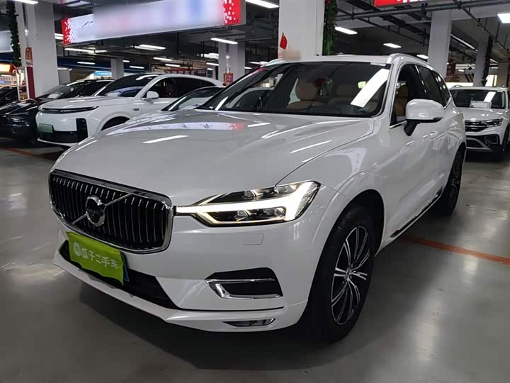 Volvo XC60 2018 T 5 4 WD — фото 2