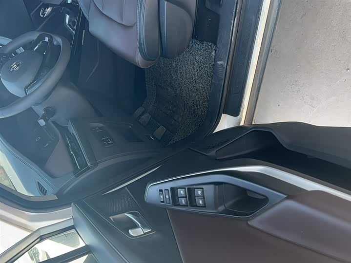 Changan CS15 2019 1.5 L MT VI — фото 15