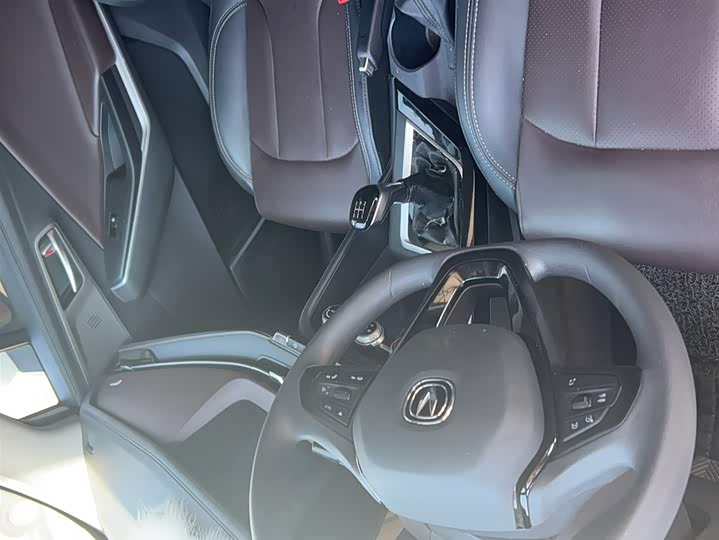 Changan CS15 2019 1.5 L MT VI — фото 16