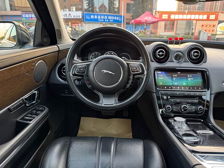 Jaguar XJ 2018 XJL 3.0 SC 2 WD — фото 17