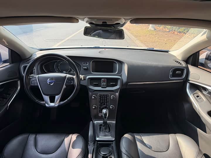 Volvo V40 2015 1.6 T — фото 9