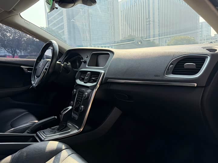 Volvo V40 2015 1.6 T — фото 11