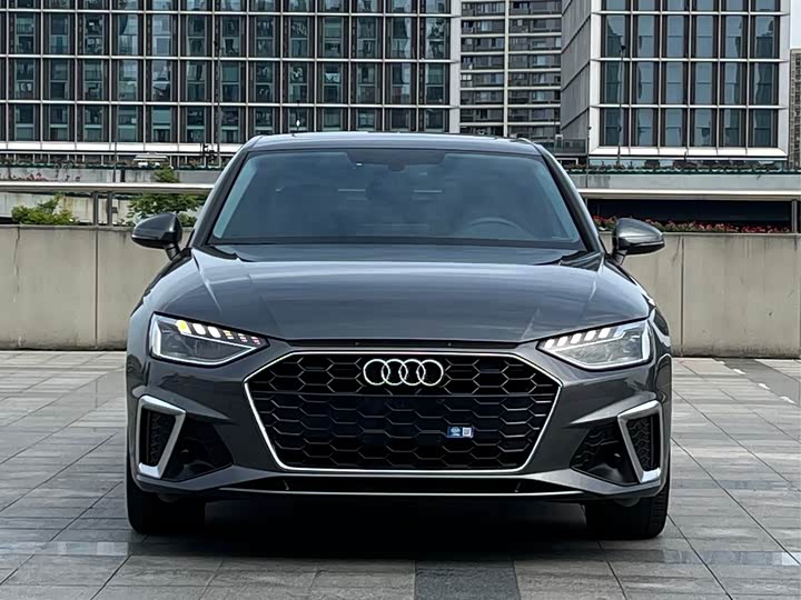 Audi A4L 2022 40 TFSI — фото 2