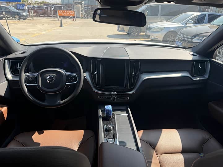 Volvo XC60 2023 B 5 4 WD — фото 13