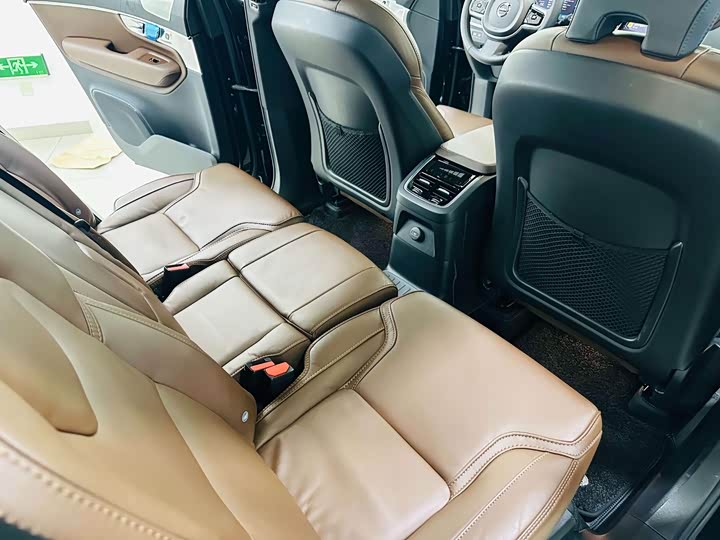 Volvo XC90 Hybrid 2024 T 8 7 — фото 11