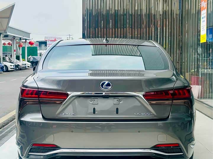 Lexus LS 2021 500h — фото 4