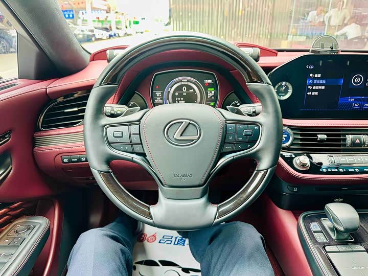 Lexus LS 2021 500h — фото 10