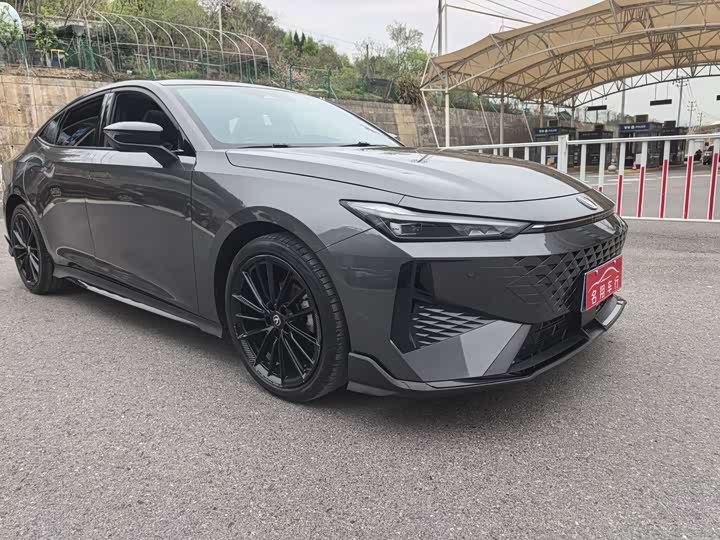 Changan UNI-V 2024 1.5 T Sport — фото 3