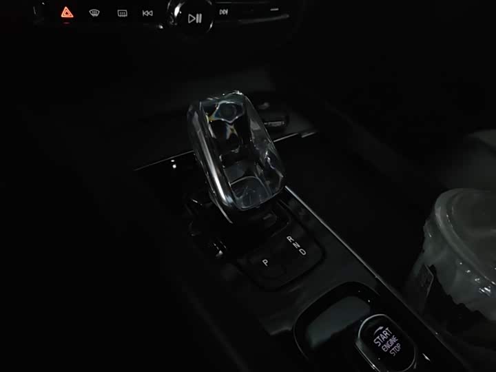 Volvo XC60 Hybrid 2021 T 8 E Hybrid — фото 14
