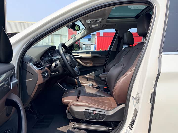 BMW X1 2016 x Drive 20 Li Luxury — фото 8