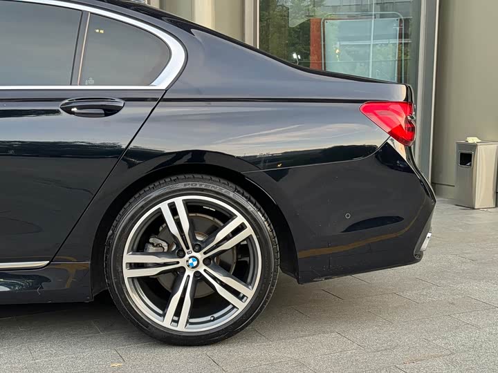 BMW 7-Series 2018 750 Li x Drive M — фото 10