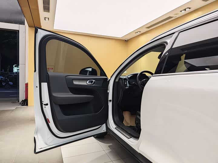 Volvo XC40 2020 T 3 — фото 8