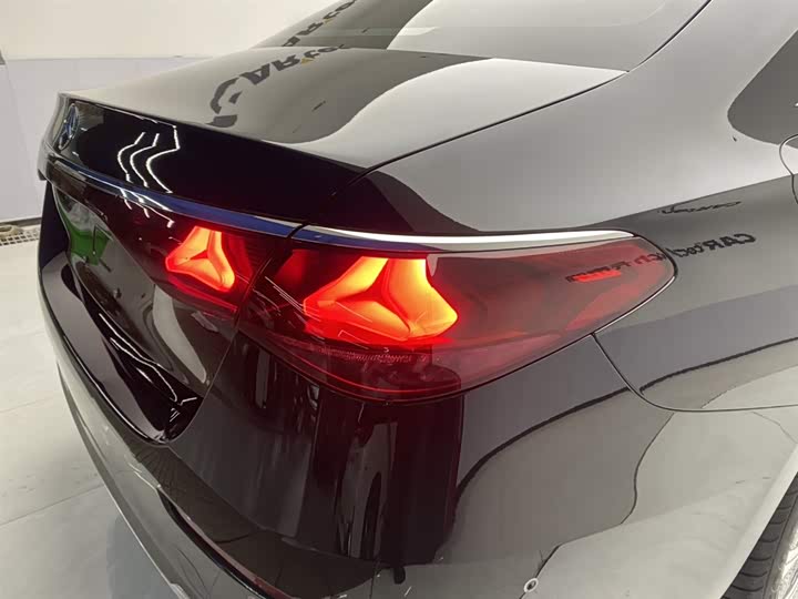 Mercedes-Benz E-Class 2024 E 300 L Luxury — фото 10