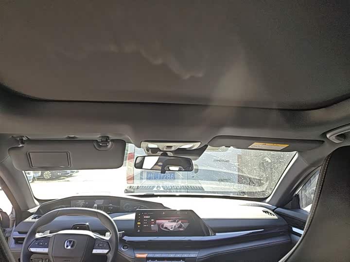 Changan UNI-V 2024 1.5 T Premium — фото 18