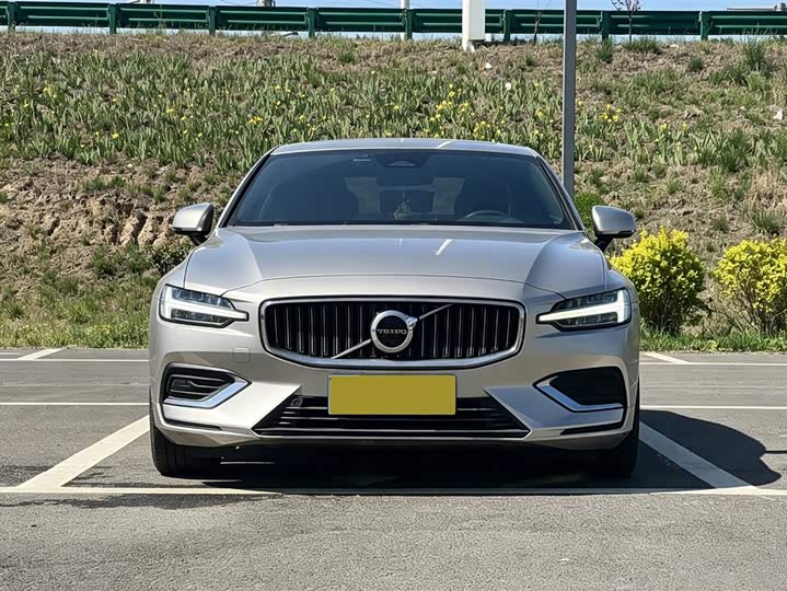 Volvo S60 2023 B 4 — фото 2