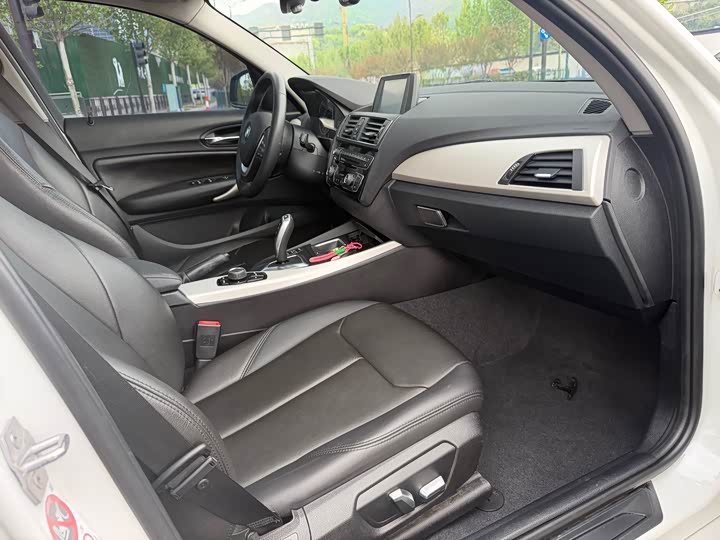 BMW 1-Series 2015 120i Leading — фото 9