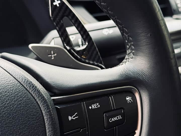 Lexus ES 2020 200 — фото 17