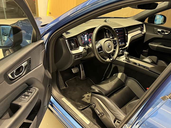 Volvo XC60 2020 T 5 4 WD — фото 8
