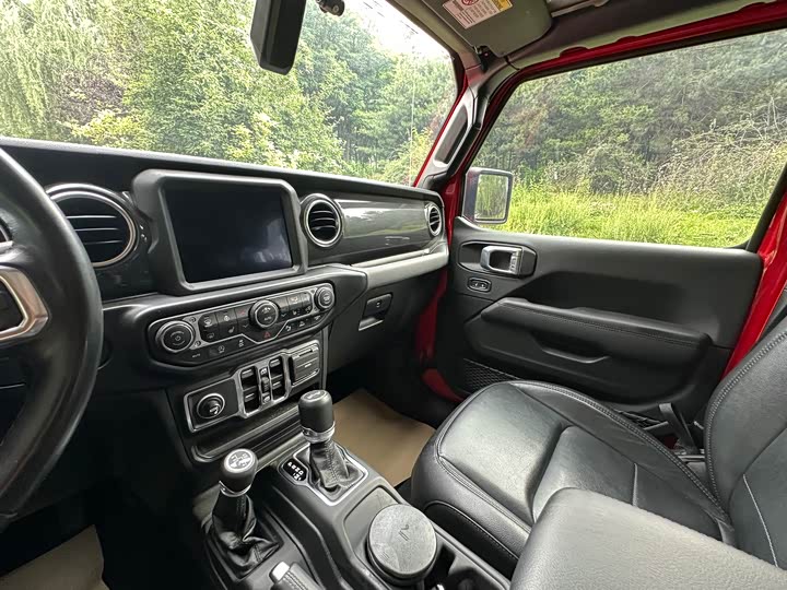 Jeep Wrangler — фото 21