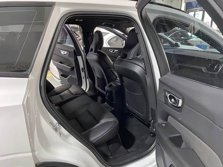 Volvo XC60 Hybrid 2021 T 8 E Hybrid — фото 9