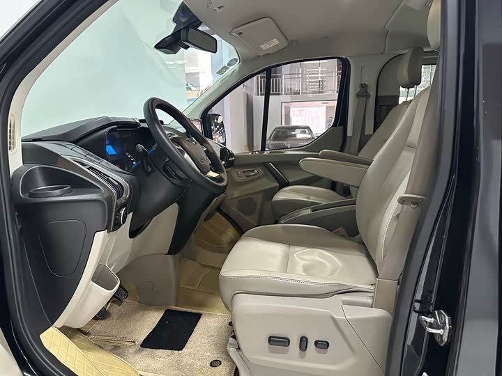 Ford Tourneo — фото 6