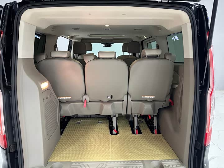 Ford Tourneo — фото 12