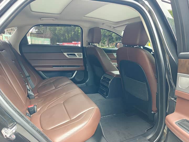 Jaguar XFL 2019 XFL 2.0 T 250 PS 2 WD — фото 19