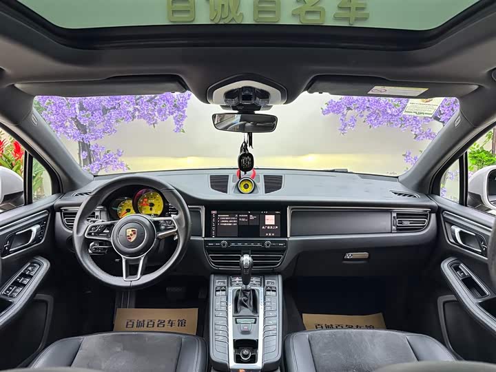 Porsche Macan 2018 Macan 2.0 T — фото 13