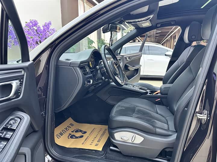 Porsche Macan 2018 Macan 2.0 T — фото 9