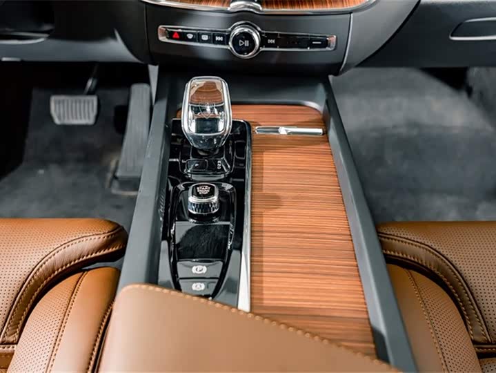 Volvo XC60 Hybrid 2025 Hybrid 4 WD — фото 16