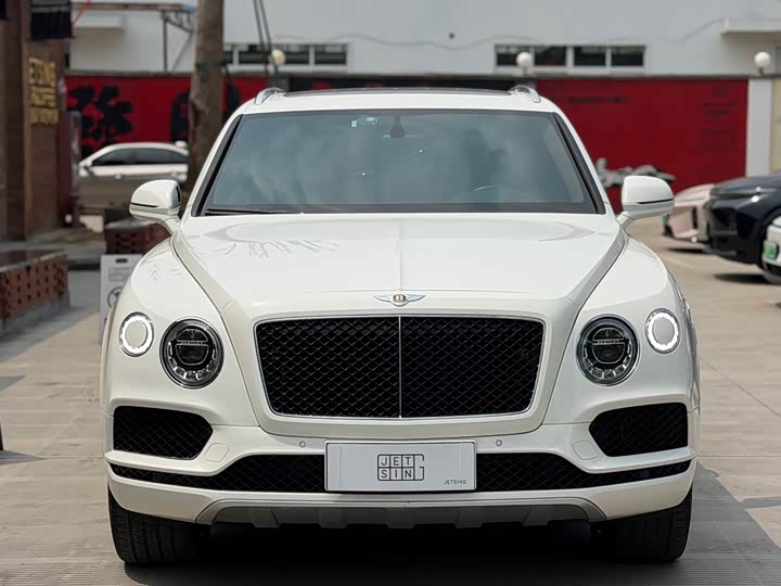 Bentley Bentayga — фото 1