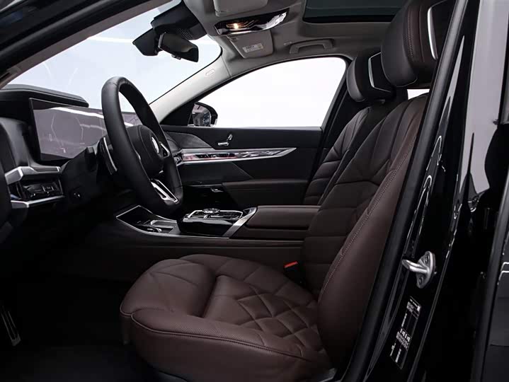 BMW 7-Series 2026 740 Li Leading M — фото 12