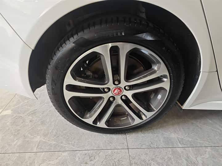 Jaguar XEL 2024 2.0 T 250 PS R-DYNAMIC S — фото 26