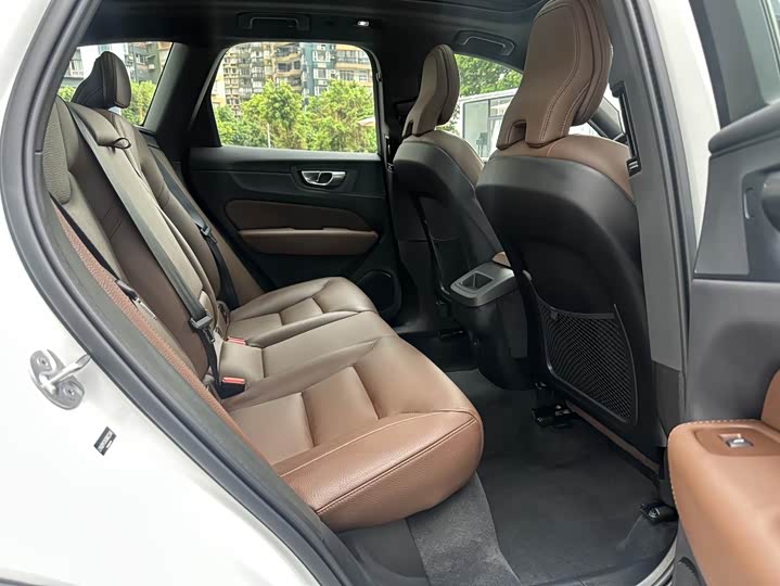 Volvo XC60 2024 B 5 4 WD — фото 18
