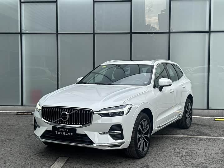 Volvo XC60 2024 B 5 4 WD — фото 1