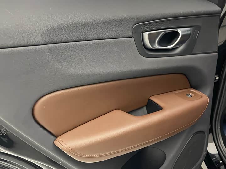 Volvo XC60 2023 B 5 4 WD — фото 20