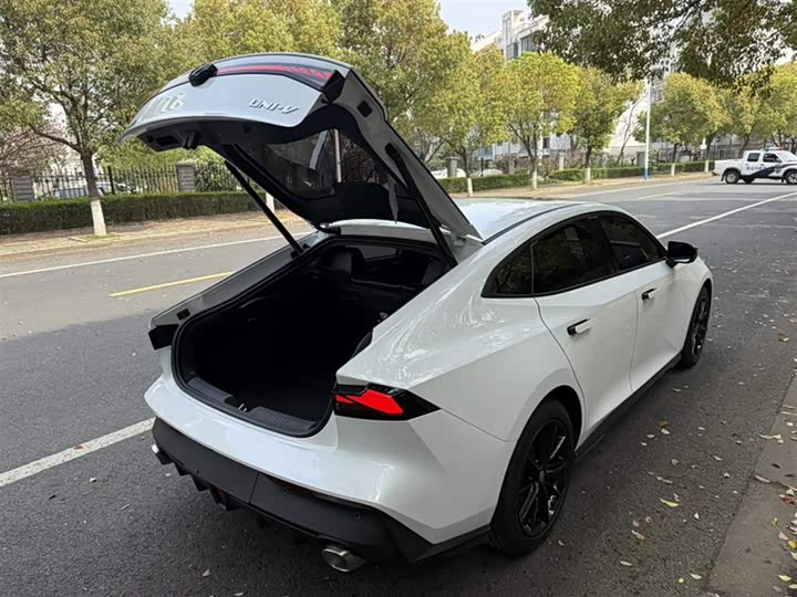 Changan UNI-V 2023 1.5 T — фото 23