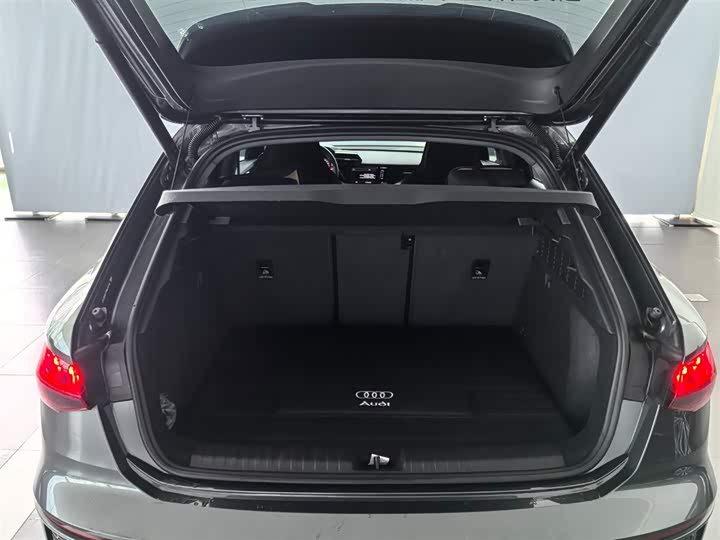 Audi A3 2024 Sportback 35 TFSI Sport — фото 10
