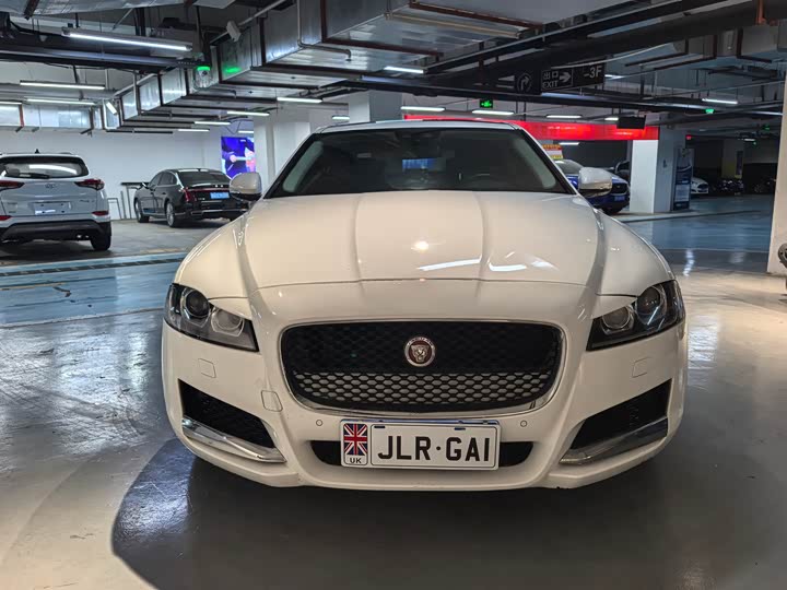 Jaguar XF 2016 XF 2.0 T 2 WD — фото 2