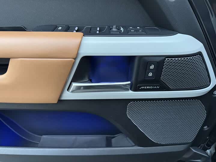 Land Rover Defender — фото 11