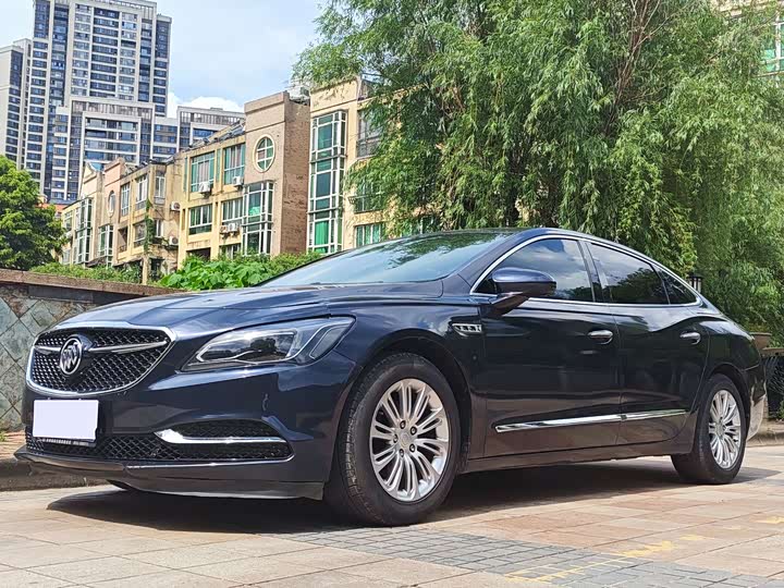 Buick LaCrosse — фото 1