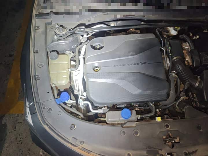 Changan UNI-V 2022 1.5 T Premium — фото 21