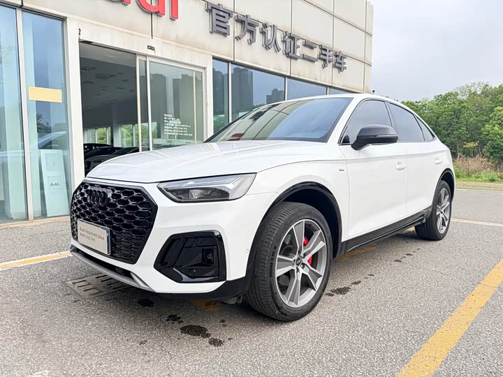 Audi Q5L Sportback 2024 40 TFSI Luxury — фото 1
