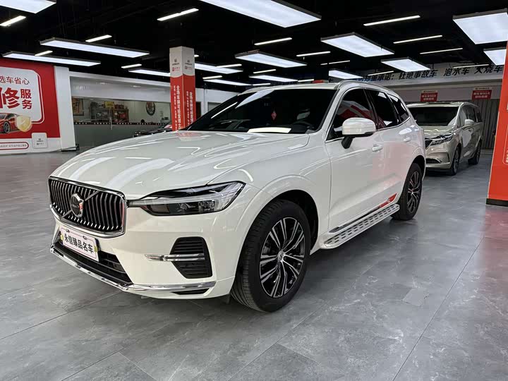 Volvo XC60 2022 B 5 4 WD — фото 1