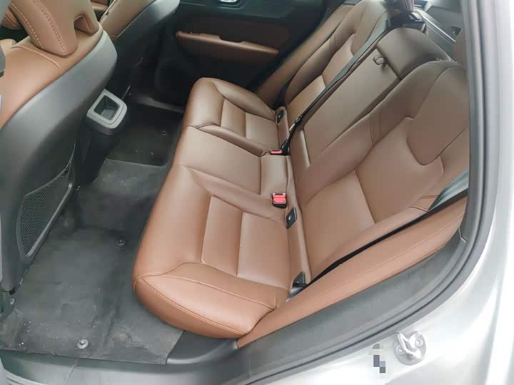 Volvo XC60 2025 B 5 4 WD — фото 24