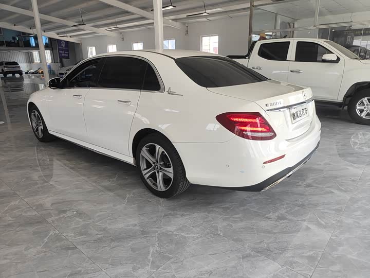 Mercedes-Benz E-Class 2018 E 200 L Sport — фото 4