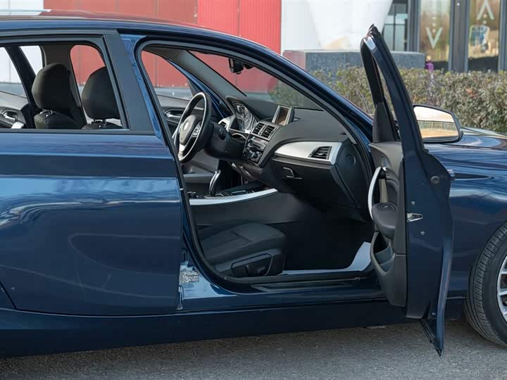 BMW 1-Series 2015 120i Leading — фото 38